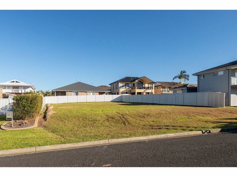 Photo - 27 Emerald Drive, Diamond Beach NSW 2430 - Image 3