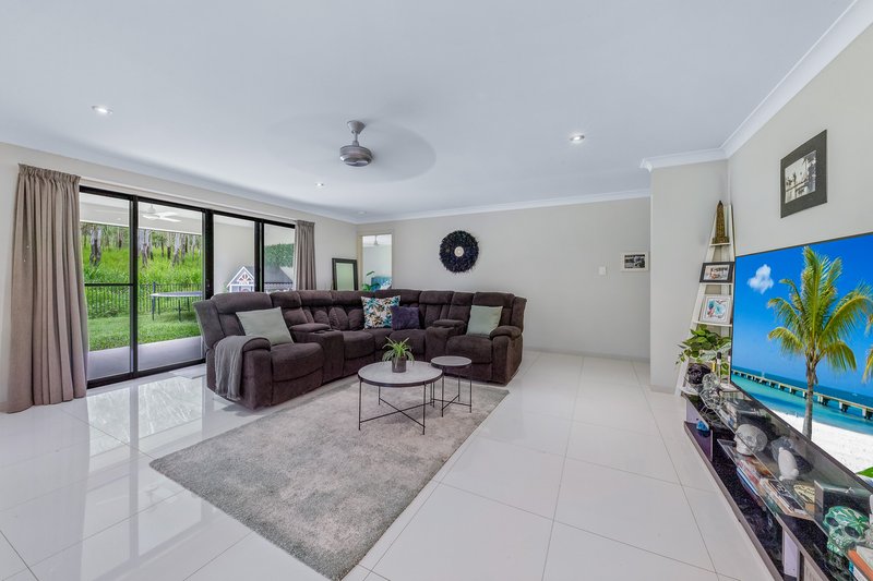 Photo - 27 Endeavour Circuit, Cannonvale QLD 4802 - Image 2