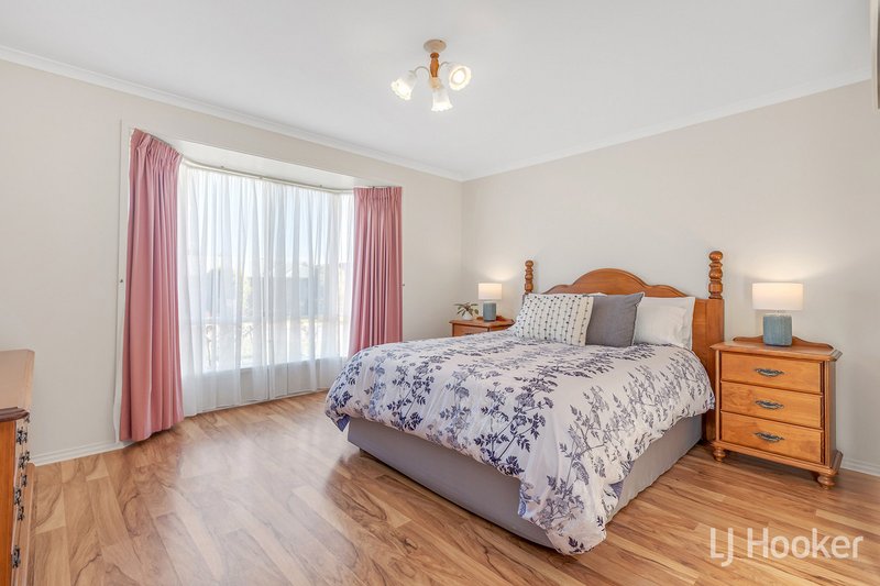 Photo - 27 Enmore Drive, Craigmore SA 5114 - Image 5