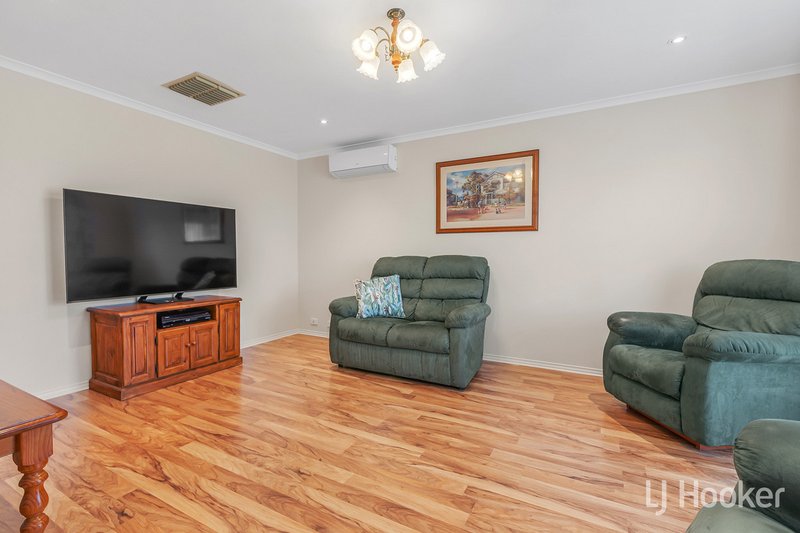 Photo - 27 Enmore Drive, Craigmore SA 5114 - Image 7