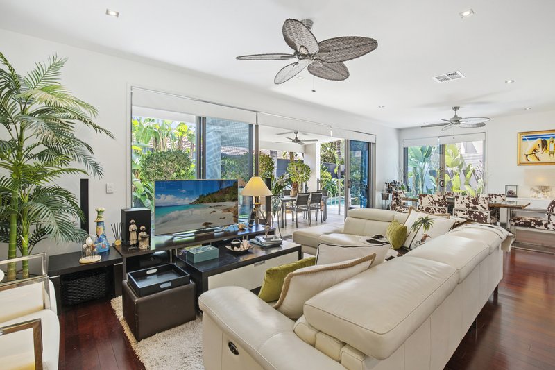 Photo - 2/7 Esther Place, Surfers Paradise QLD 4217 - Image 13