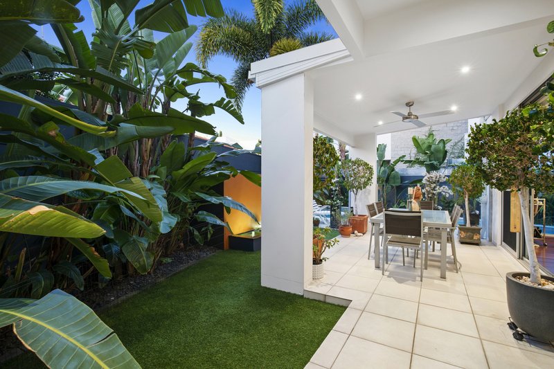 Photo - 2/7 Esther Place, Surfers Paradise QLD 4217 - Image 18