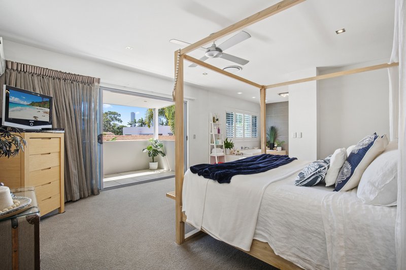 Photo - 2/7 Esther Place, Surfers Paradise QLD 4217 - Image 22