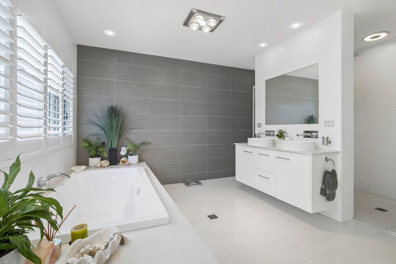 Photo - 2/7 Esther Place, Surfers Paradise QLD 4217 - Image 23