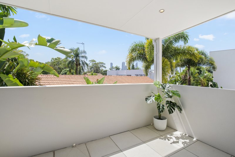 Photo - 2/7 Esther Place, Surfers Paradise QLD 4217 - Image 24