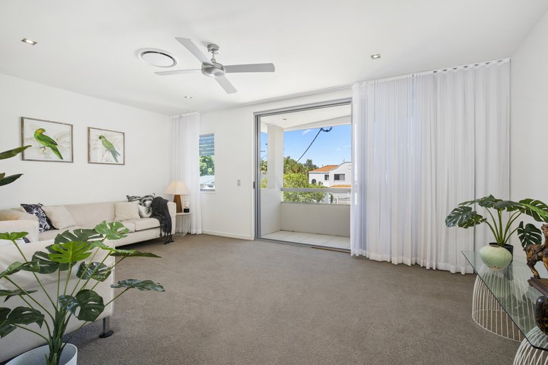 Photo - 2/7 Esther Place, Surfers Paradise QLD 4217 - Image 29