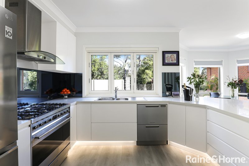 Photo - 27 Eucumbene Avenue, Flinders NSW 2529 - Image 3