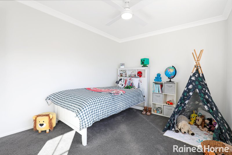 Photo - 27 Eucumbene Avenue, Flinders NSW 2529 - Image 13