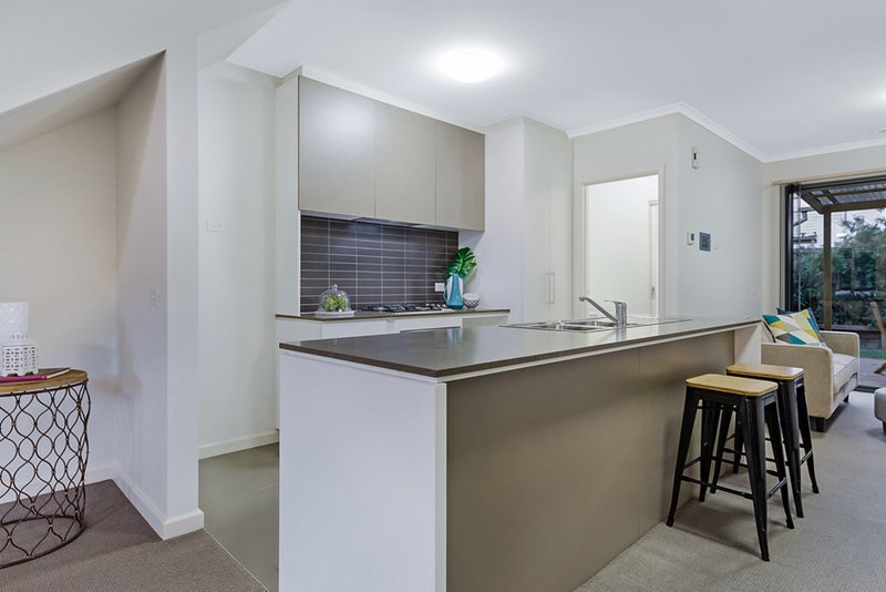 Photo - 27 Excelsior Circuit, Mulgrave VIC 3170 - Image 2