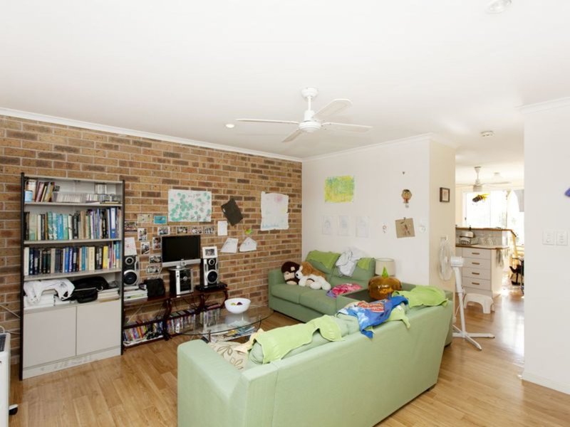 Photo - 2/7 Farleigh Street, Old Bar NSW 2430 - Image 2