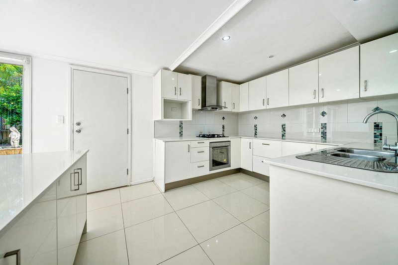 Photo - 27 Firth Avenue, Green Valley NSW 2168 - Image 7