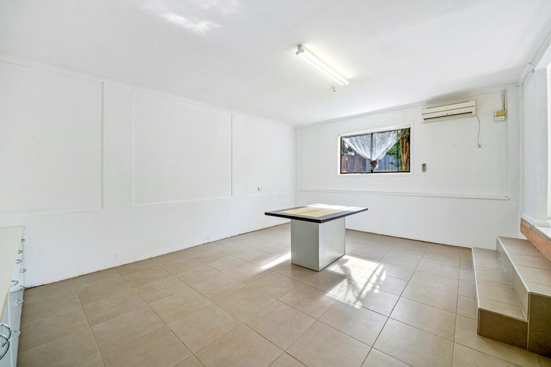 Photo - 27 Firth Avenue, Green Valley NSW 2168 - Image 10