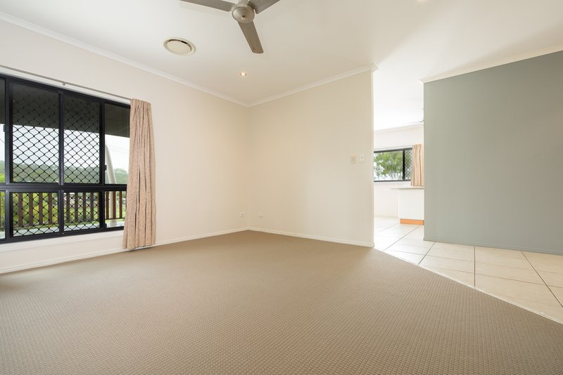 Photo - 27 Flounder Crescent, Toolooa QLD 4680 - Image 4