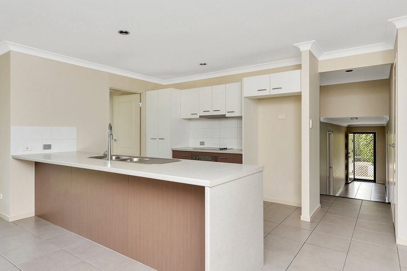 Photo - 27 Fortescue Street, Pacific Pines QLD 4211 - Image 2