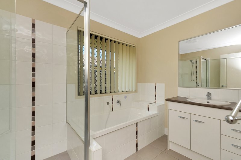 Photo - 27 Fortescue Street, Pacific Pines QLD 4211 - Image 11