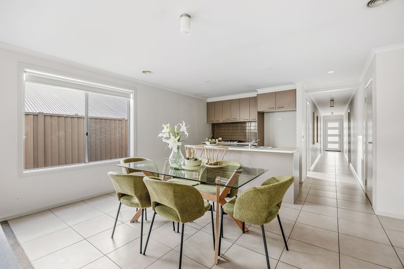 Photo - 27 Fraser Street, Mount Pleasant VIC 3350 - Image 4