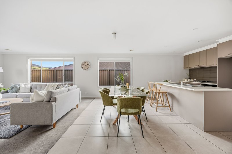 Photo - 27 Fraser Street, Mount Pleasant VIC 3350 - Image 8