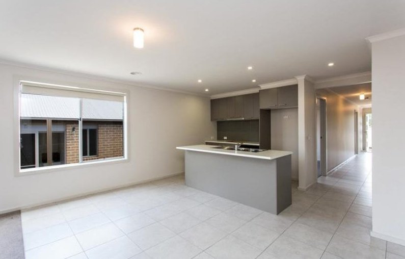 Photo - 27 Fraser Street, Mount Pleasant VIC 3350 - Image 2