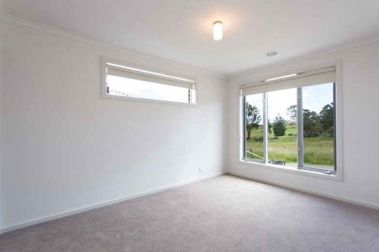 Photo - 27 Fraser Street, Mount Pleasant VIC 3350 - Image 4