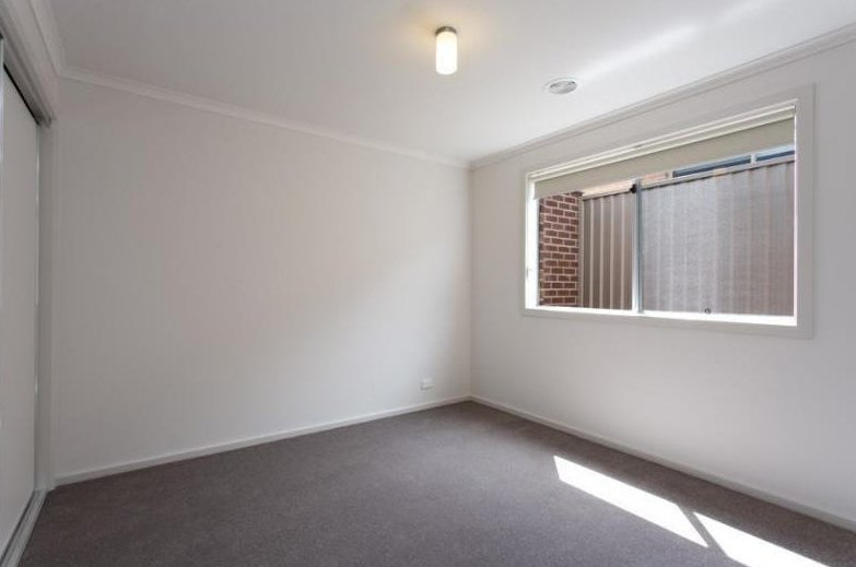 Photo - 27 Fraser Street, Mount Pleasant VIC 3350 - Image 6