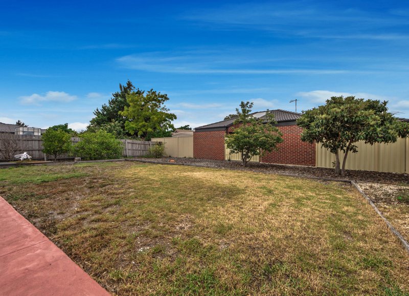 Photo - 27 Frost Drive, Delahey VIC 3037 - Image 7