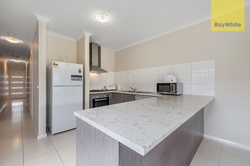 Photo - 27 Furlong Street, Craigieburn VIC 3064 - Image 2