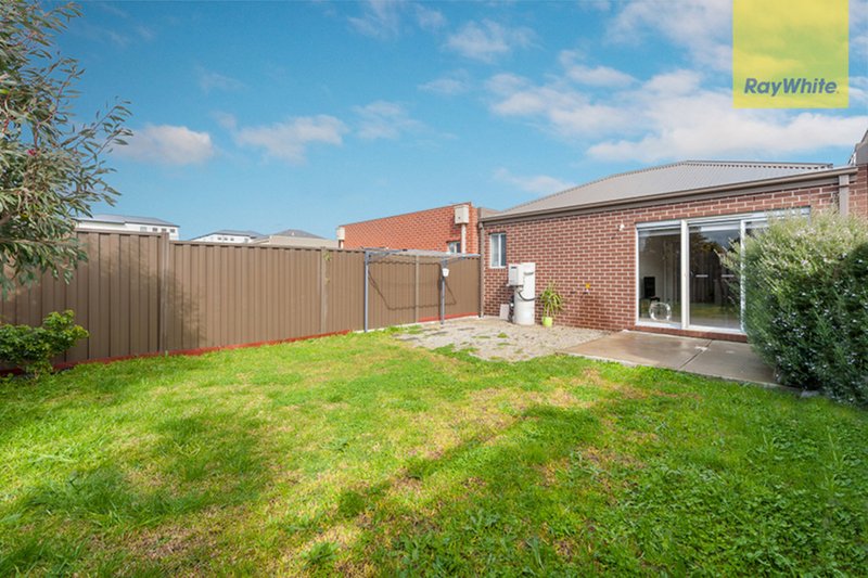 Photo - 27 Furlong Street, Craigieburn VIC 3064 - Image 9