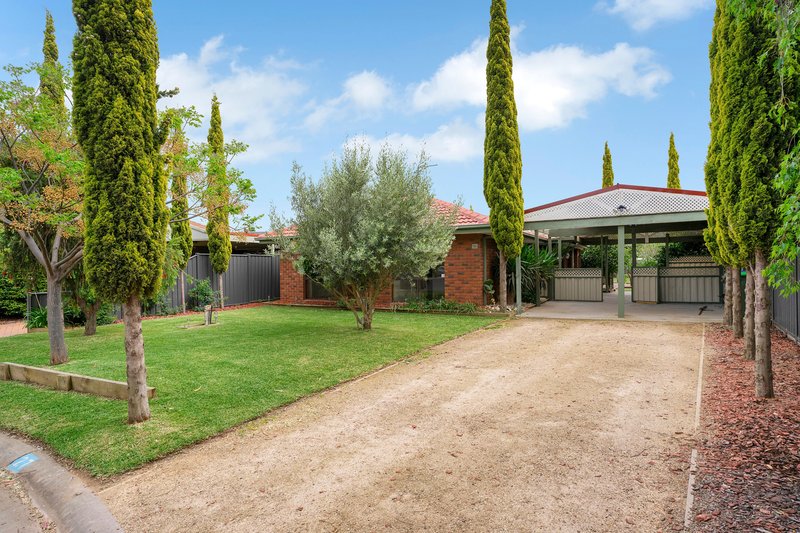 Photo - 27 Gabrielle Close, Werribee VIC 3030 - Image 1