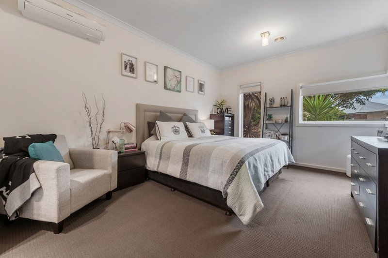 Photo - 27 Gardenia Way, Caroline Springs VIC 3023 - Image 2