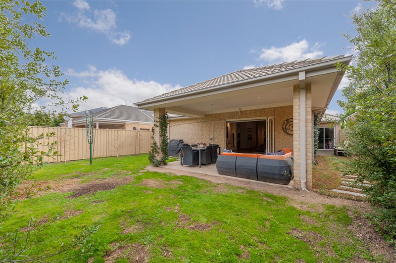 Photo - 27 Gardenia Way, Caroline Springs VIC 3023 - Image 17