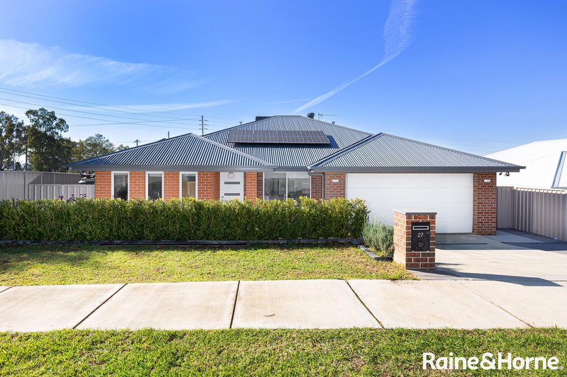 Photo - 27 Gasnier Loop, Boorooma NSW 2650 - Image 1