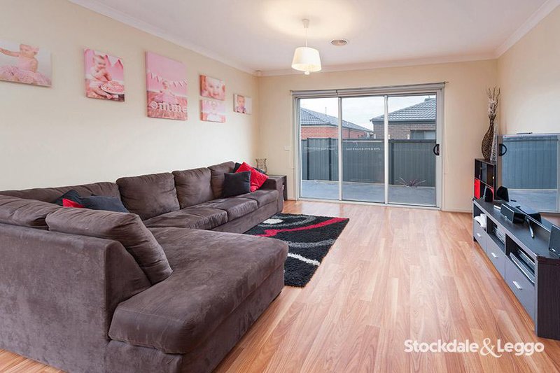 Photo - 27 Gateshead Street, Craigieburn VIC 3064 - Image 4