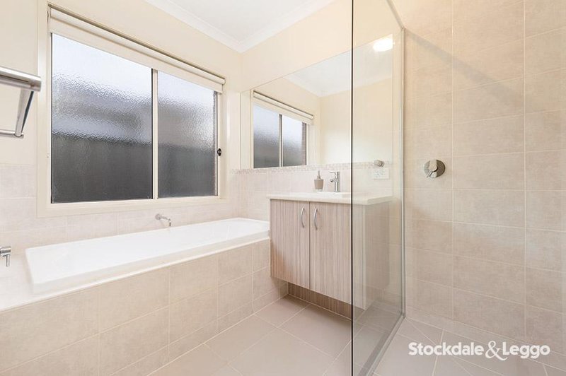 Photo - 27 Gateshead Street, Craigieburn VIC 3064 - Image 7