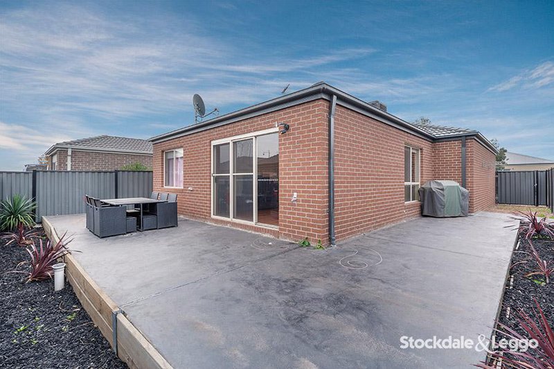 Photo - 27 Gateshead Street, Craigieburn VIC 3064 - Image 8