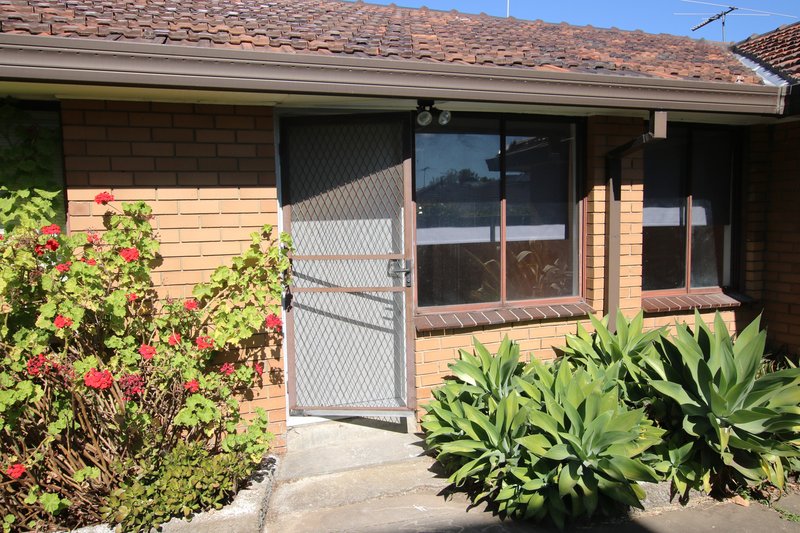 Photo - 2/7 Gertrude Street, St Albans VIC 3021 - Image 1