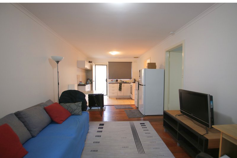 Photo - 2/7 Gertrude Street, St Albans VIC 3021 - Image 3