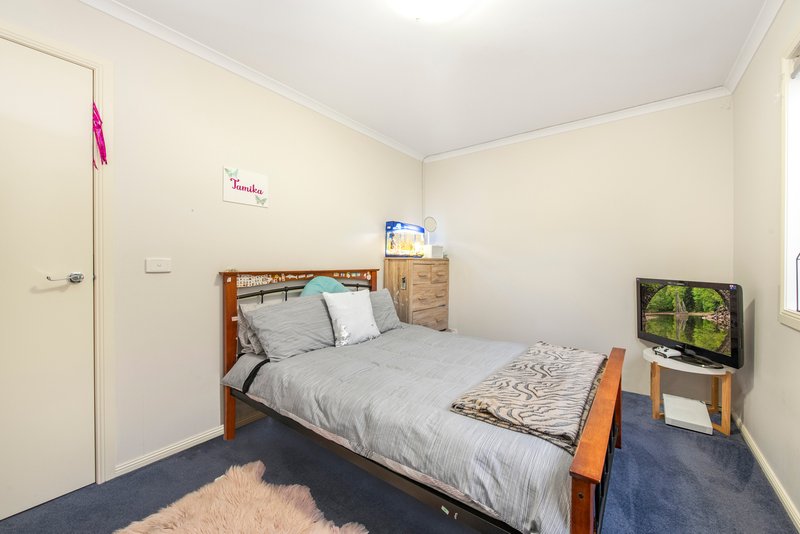 Photo - 27 Gillian Place, Pakenham VIC 3810 - Image 7