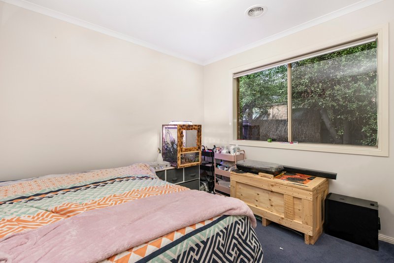 Photo - 27 Gillian Place, Pakenham VIC 3810 - Image 8