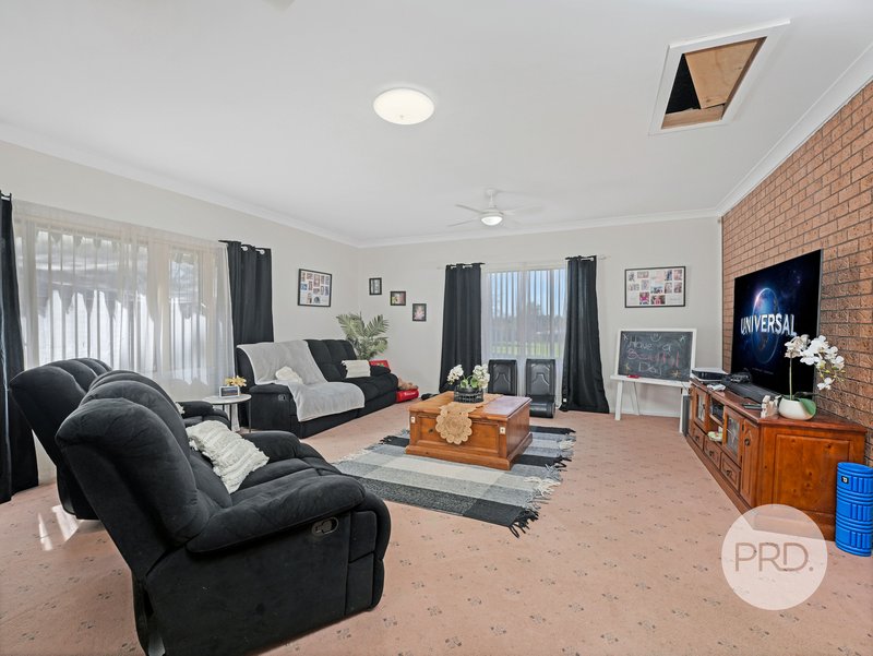 Photo - 27 Goodsell Street, Minto NSW 2566 - Image 4