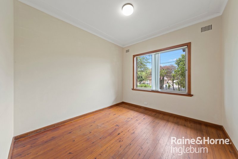 Photo - 27 Gordon Avenue, Ingleburn NSW 2565 - Image 3