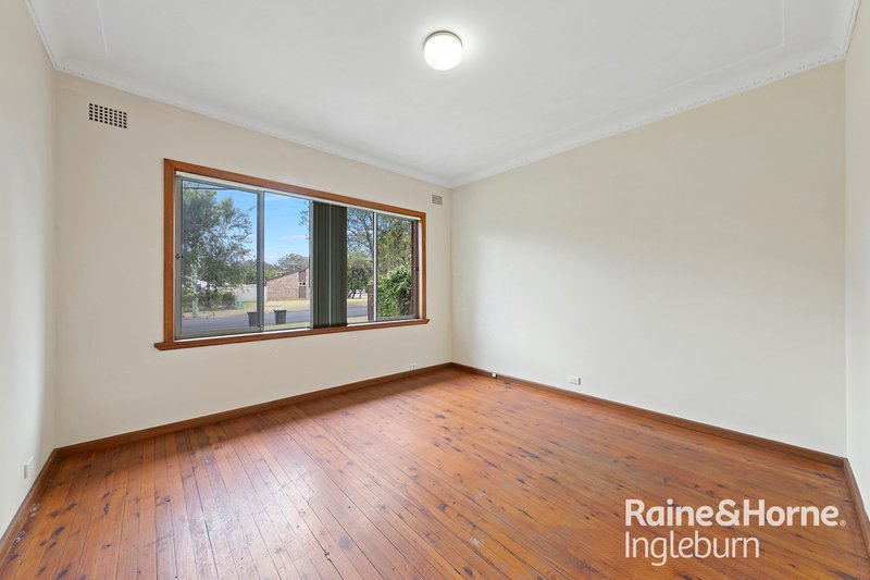 Photo - 27 Gordon Avenue, Ingleburn NSW 2565 - Image 4