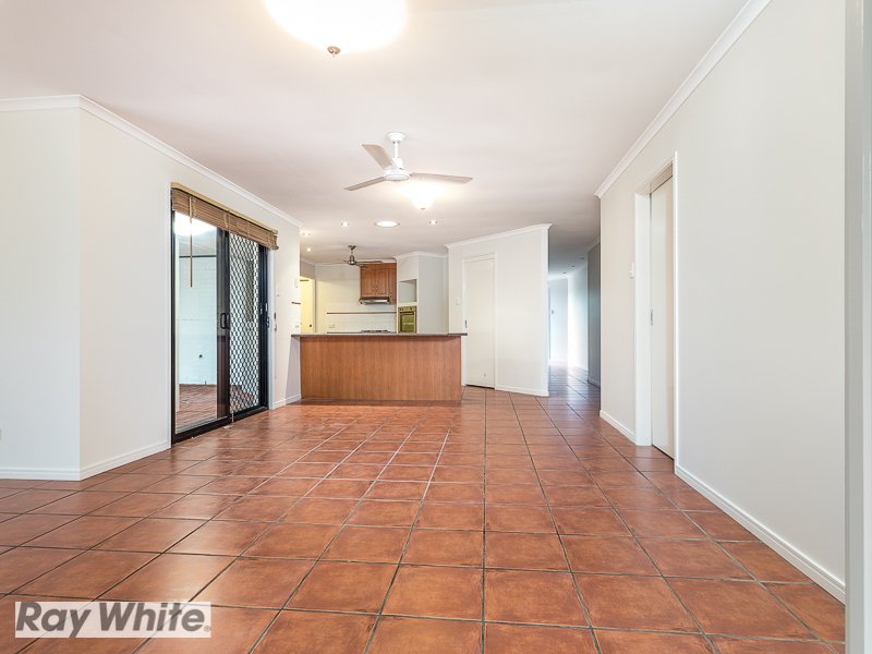 Photo - 27 Grampion Circuit, North Lakes QLD 4509 - Image 4