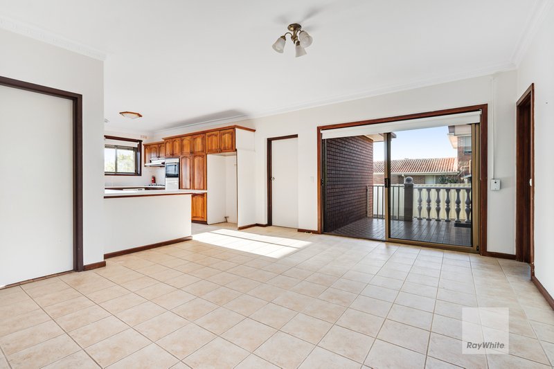 Photo - 27 Grantley Drive, Gladstone Park VIC 3043 - Image 9