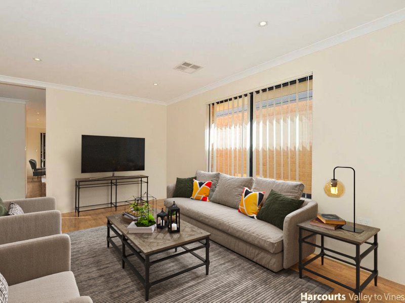 Photo - 27 Grassdale Parkway, Ellenbrook WA 6069 - Image 8