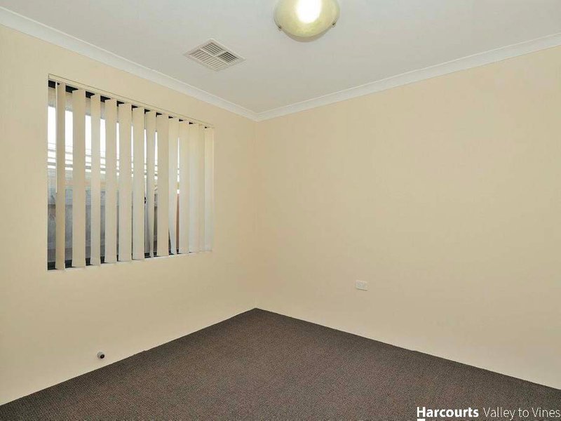 Photo - 27 Grassdale Parkway, Ellenbrook WA 6069 - Image 13