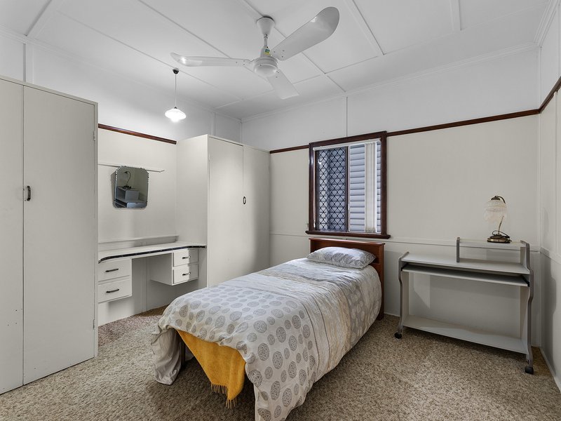 Photo - 27 Greenham Street, Raceview QLD 4305 - Image 9