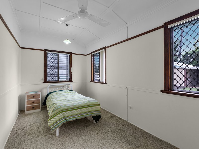 Photo - 27 Greenham Street, Raceview QLD 4305 - Image 10