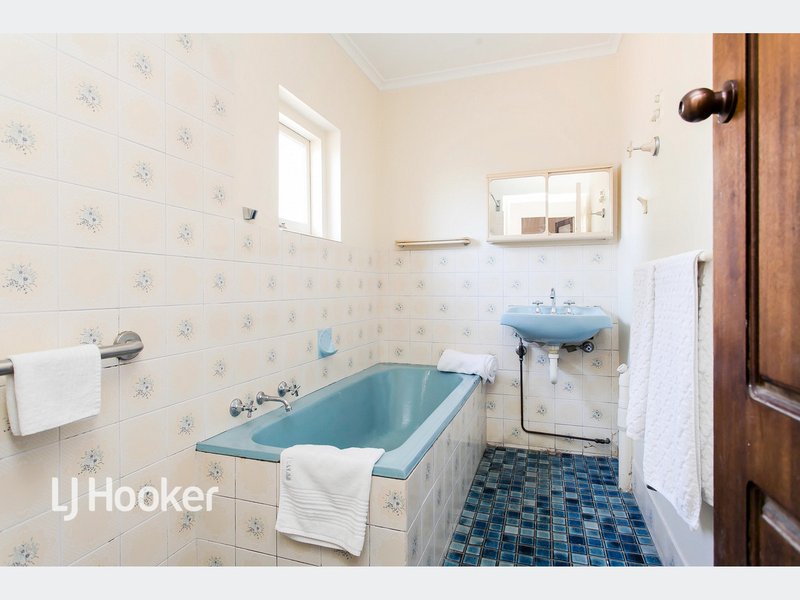 Photo - 27 Greville Avenue, Flinders Park SA 5025 - Image 13