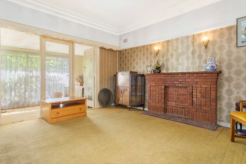 Photo - 27 Hall Road, Hornsby NSW 2077 - Image 2