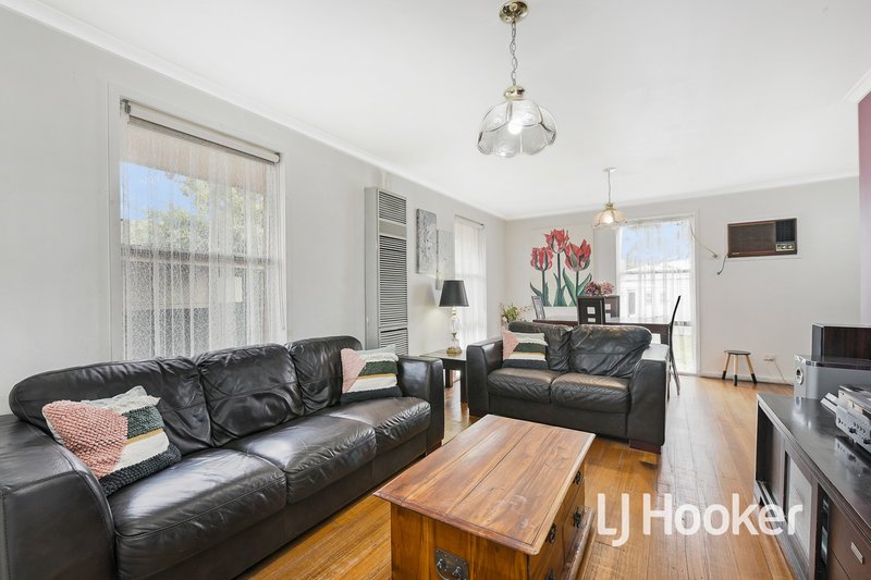 Photo - 27 Hallam Road, Hampton Park VIC 3976 - Image 3